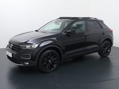 Volkswagen T-Roc - 1.5 TSI Sport | Trekhaak | Panoramadak | Navigatiesysteem | Voorstoelen verwarmd |