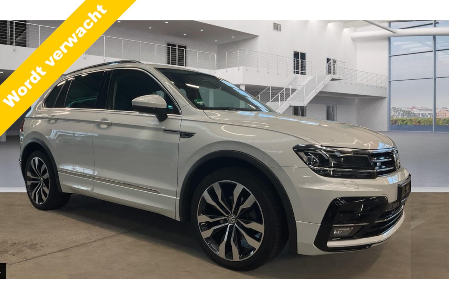 Volkswagen Tiguan - 1.5 TSI R-Line Business ECC/Stoelverwarming V+A/Navi. - AutoWereld.nl