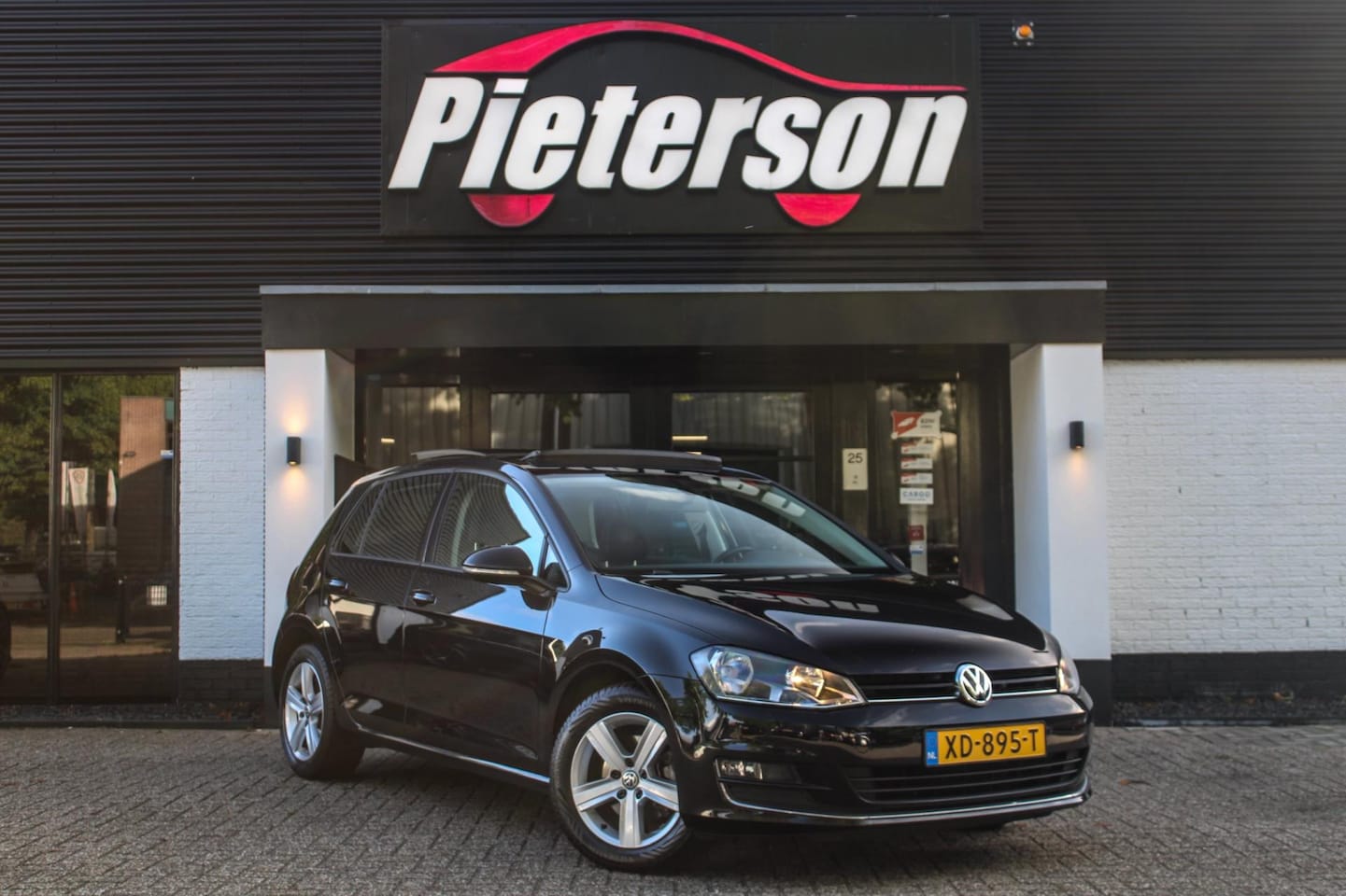 Volkswagen Golf - 1.4 TSI Highline PANO TREKHAAK CLIMA PDC - AutoWereld.nl