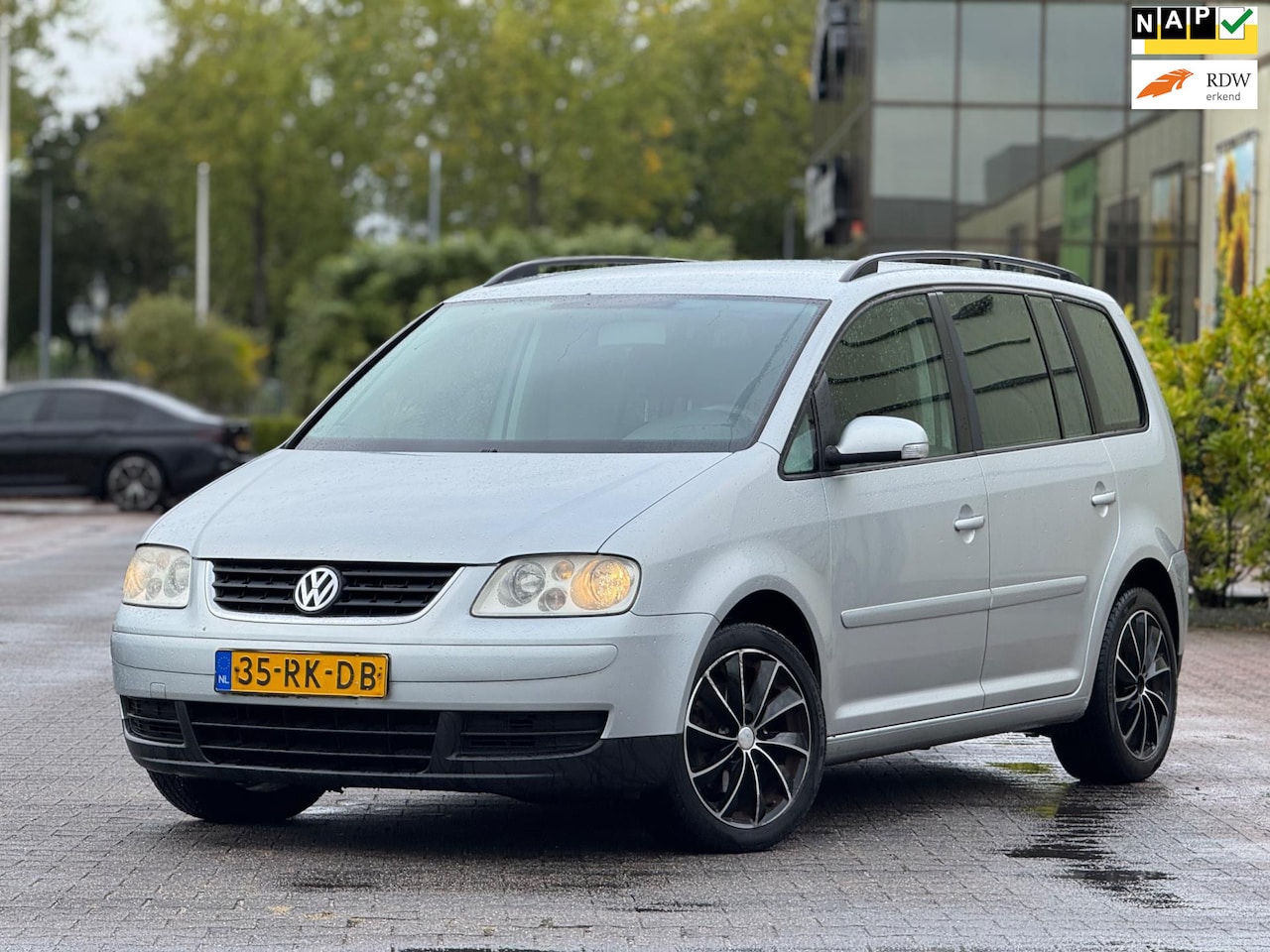 Volkswagen Touran - 1.6-16V FSI Trendline | Automaat | Airco | Trekhaak | Elektrische spiegels | Cruise contro - AutoWereld.nl
