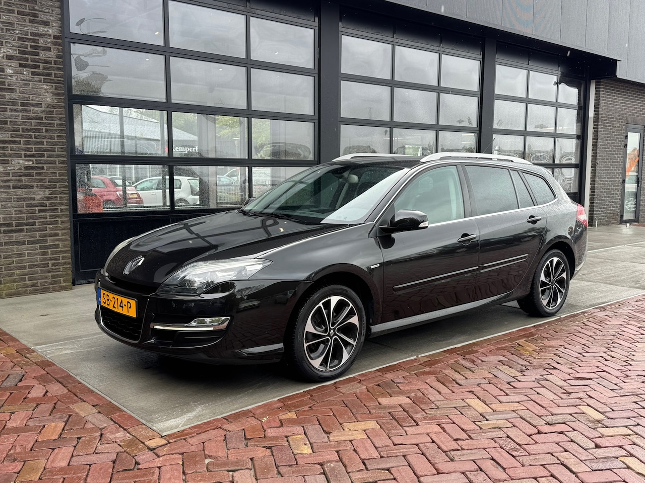 Renault Laguna Estate - 1.5 dCi Bose | 1/2 Leer | Navi | Clima | Cruise | - AutoWereld.nl