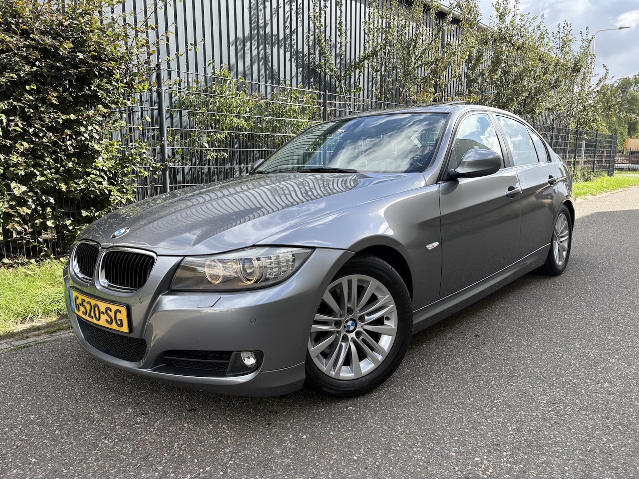 BMW 3-serie - 320i High Executive / NAVI / SCHUIFDAK / STOELVERWARMING / CRUISE - AutoWereld.nl