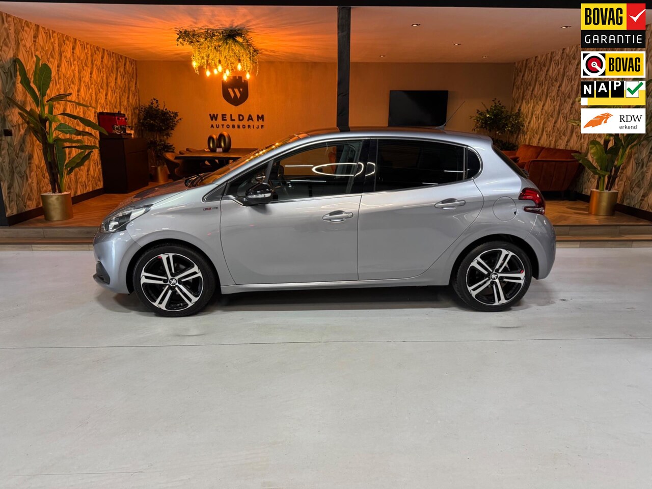Peugeot 208 - 1.2 PureTech GT-Line Garantie Pano Camera PDC Cruise Clima Navi Bluetooth Led Rijklaar - AutoWereld.nl