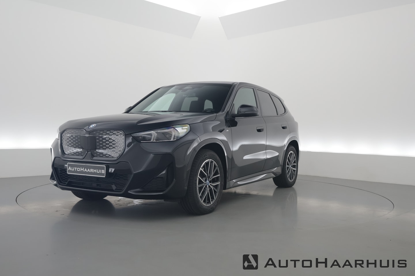 BMW iX1 - eDrive20 67 kWh M Sport | Adapt. Cruise | Keyless | Apple CarPlay | Camera | Stoelverw. | - AutoWereld.nl