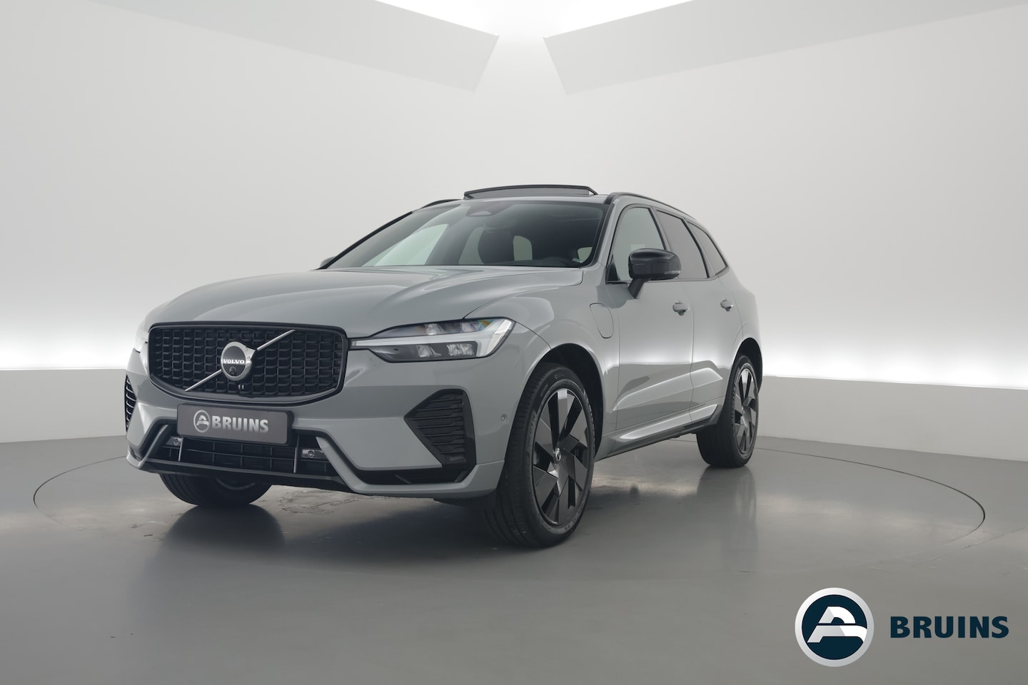Volvo XC60 - 2.0 T8 Plug-in hybrid AWD Ultra Dark | Bowers & Wilkins | Massage | Trekhaak | Head-up | 3 - AutoWereld.nl