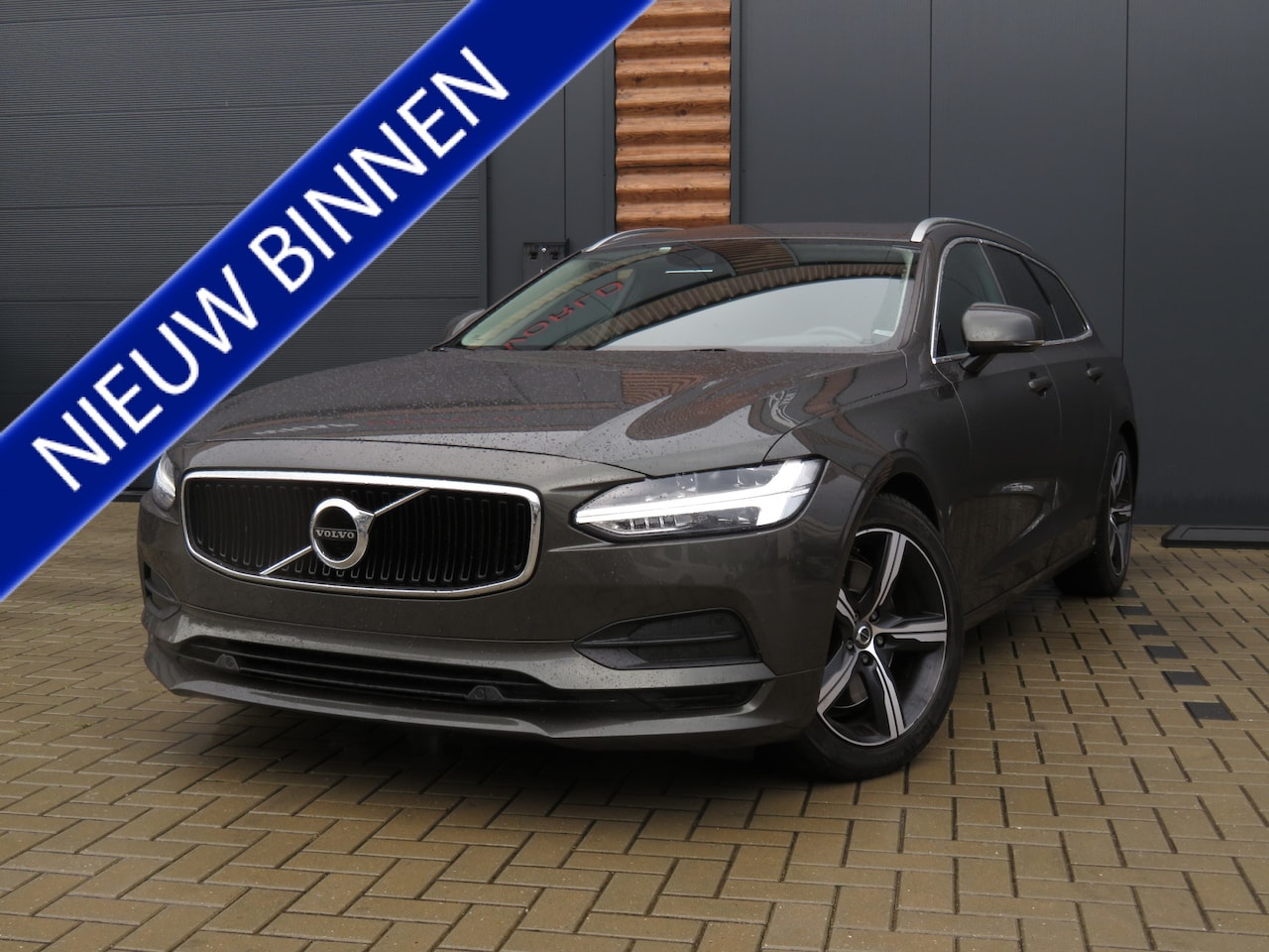 Volvo V90 - 2.0 T4 Automaat Momentum Airco ACC Cr-Control Panoramadak - AutoWereld.nl