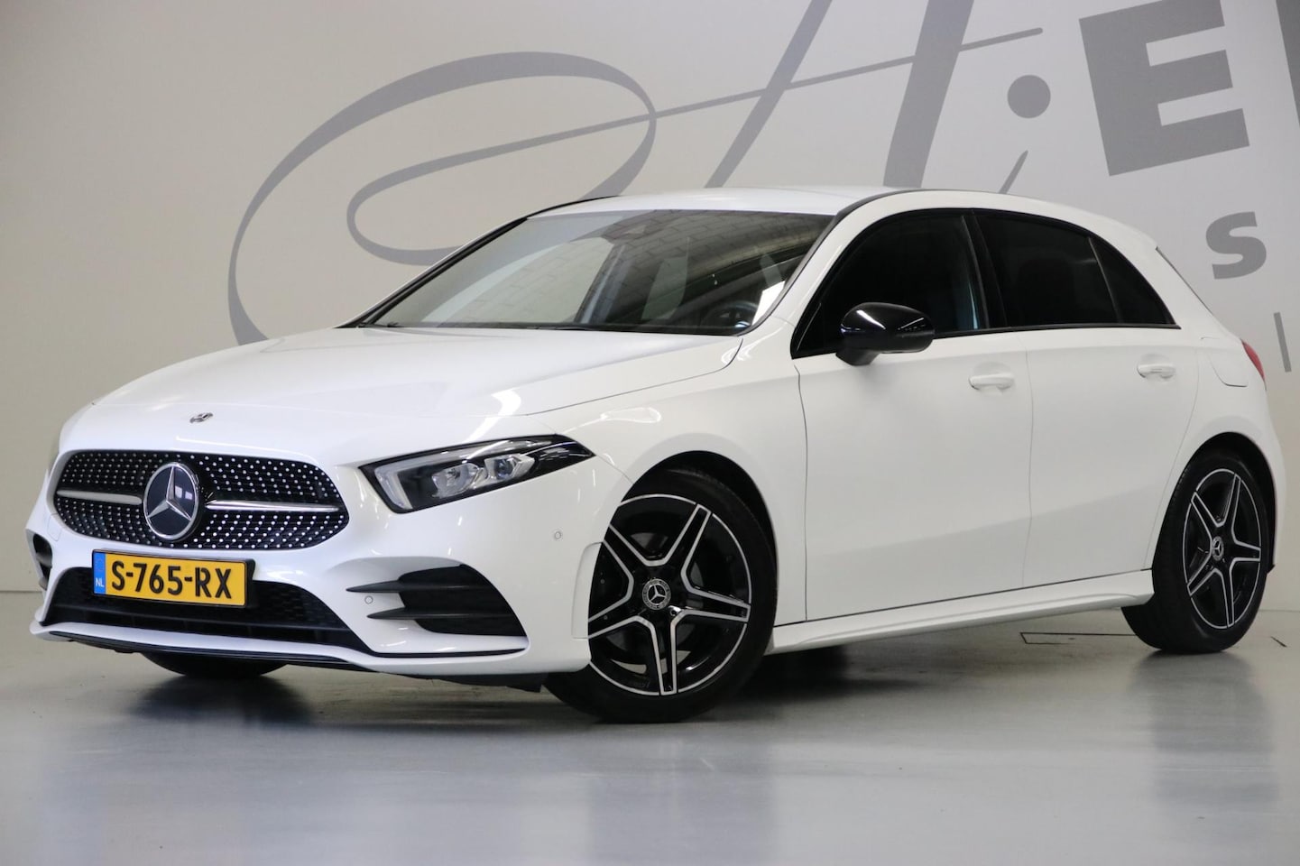Mercedes-Benz A-klasse - 200 Business Solution AMG-Styling/Apple carplay/Android Auto/Achteruitrij camera - AutoWereld.nl