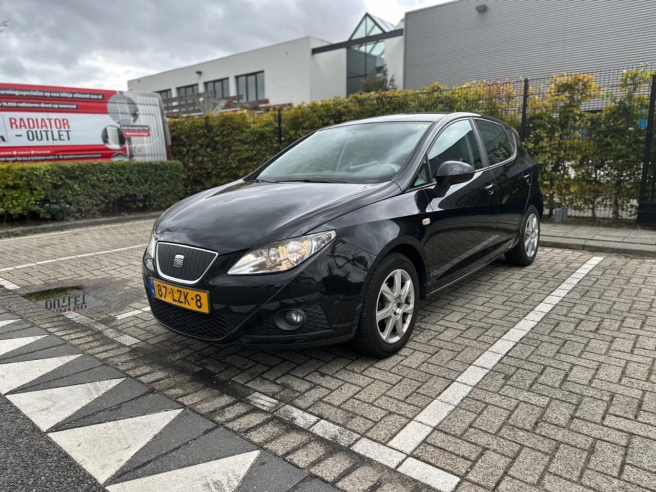 SEAT Ibiza - 1.2 TDI 75PK Hatchback Cruise Airco Zwart - AutoWereld.nl