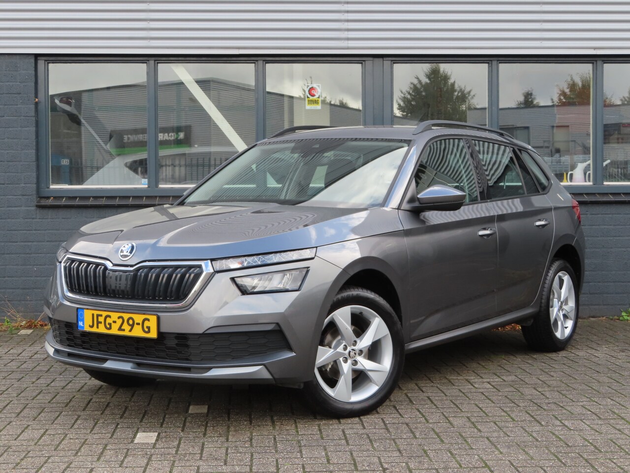 Skoda Kamiq - 1.0 TSI | adaptive cruise | parkeersensoren | 17 inch licht metaal - AutoWereld.nl