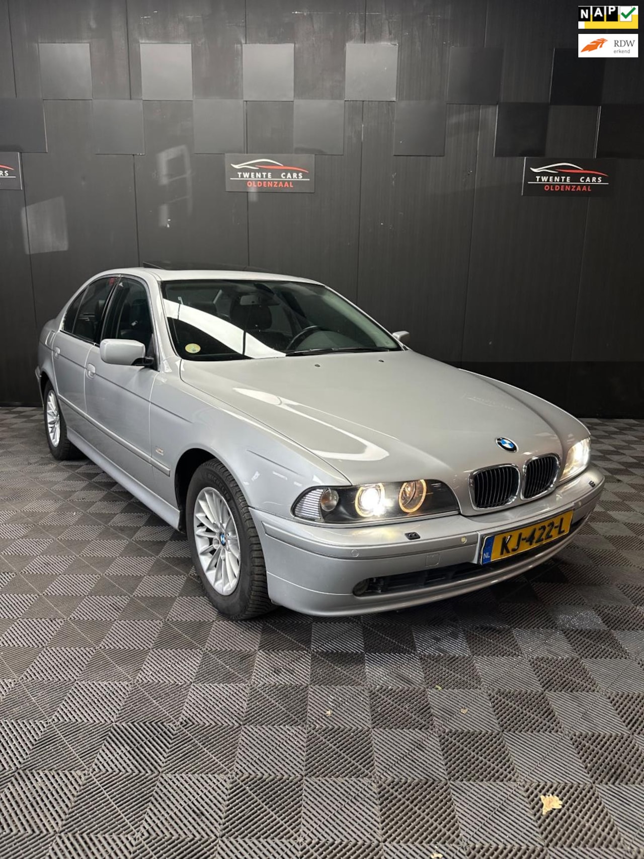 BMW 5-serie - 540i Executive | Pano | Clima | Leder | Nieuwe APK | - AutoWereld.nl