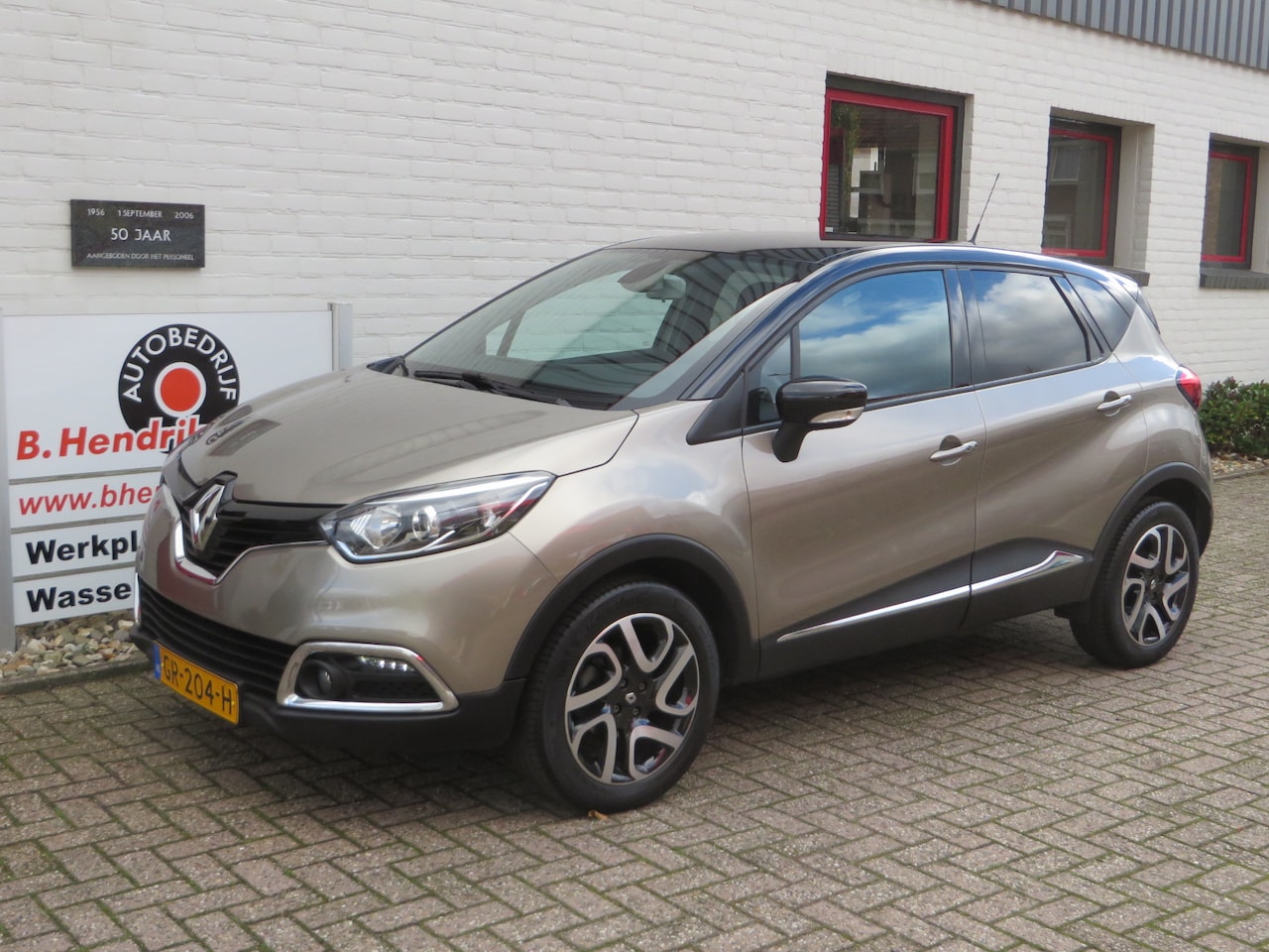 Renault Captur - Energy TCe 90PK Dynamique/ Trekhaak/ All season banden/ Navigatie/ Origineel NL/ NAP - AutoWereld.nl