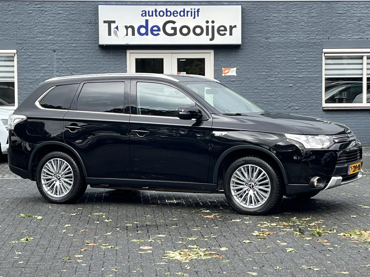 Mitsubishi Outlander - 2.0 PHEV Business Edition X-Line | CAMERA | AFN. TREKHAAK | 18" | NL-AUTO | - AutoWereld.nl