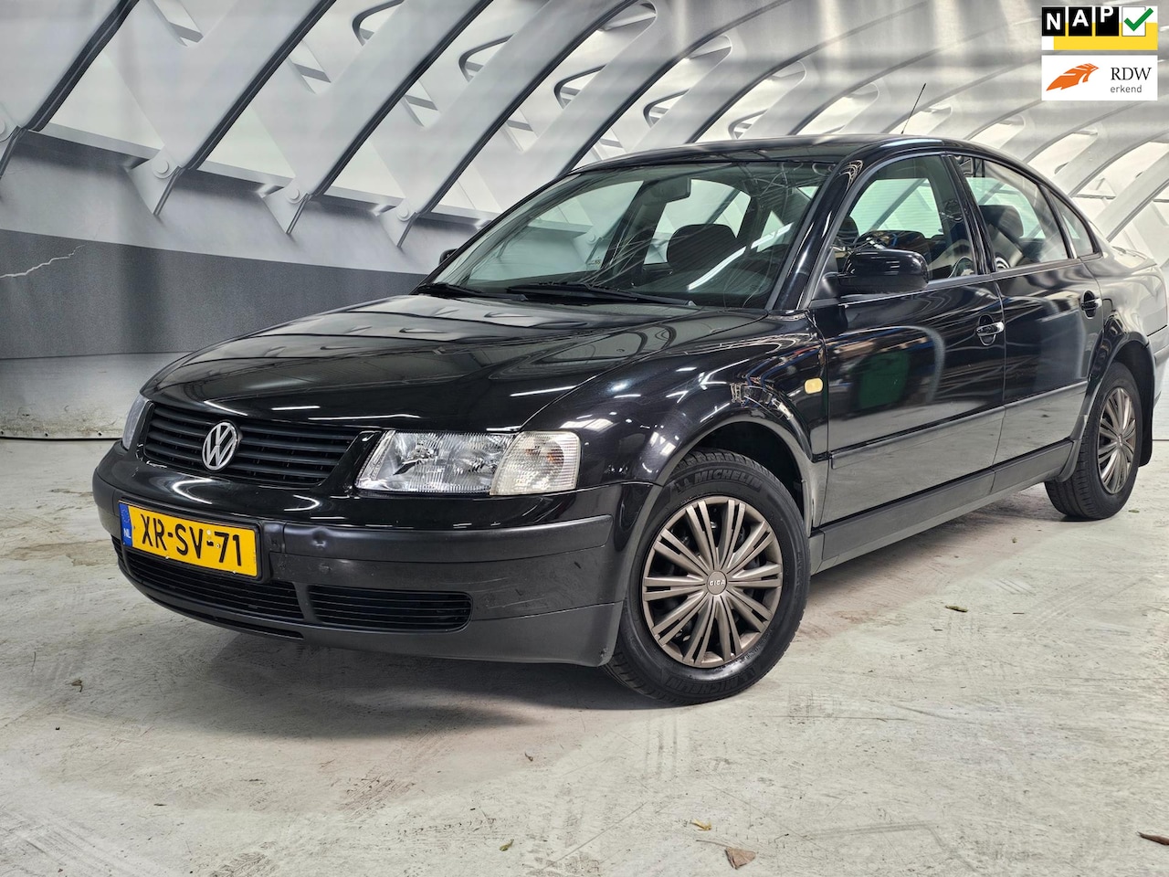 Volkswagen Passat - 1.8-5V Comfortline 1.8-5V Comfortline - AutoWereld.nl