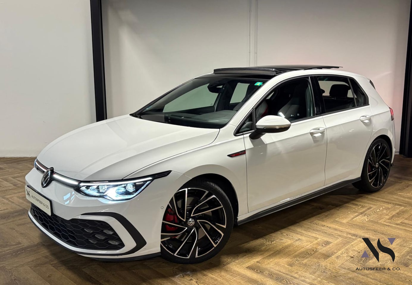 Volkswagen Golf - 2.0 TSI GTI PANO CAM' - AutoWereld.nl