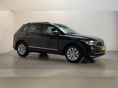 Volkswagen Tiguan - 1.5 TSI 150pk DSG Life Navigatie Parkeersensoren App-Connect DAB+
