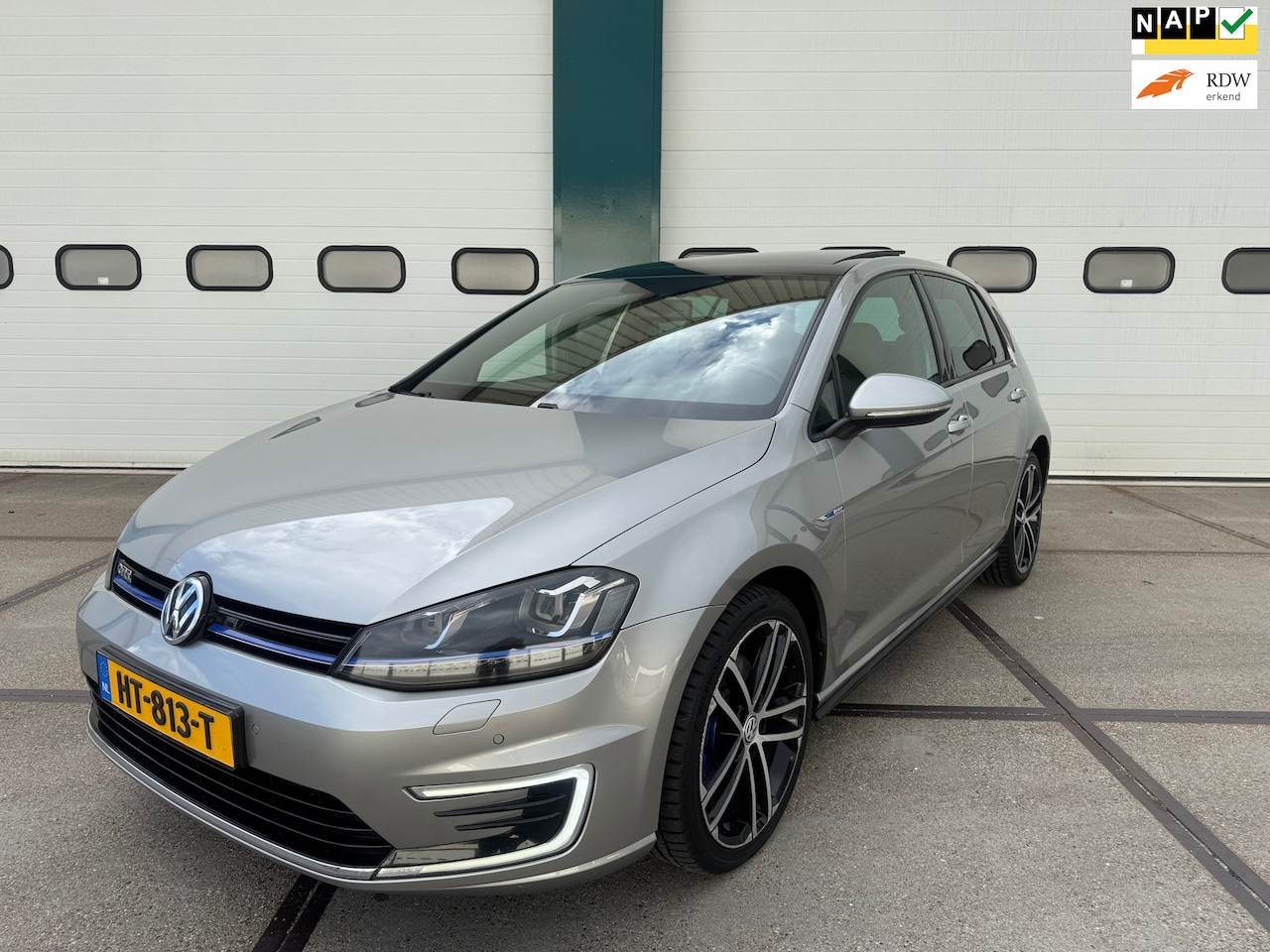 Volkswagen Golf - 1.4 TSI GTE Pano! Leder! - AutoWereld.nl