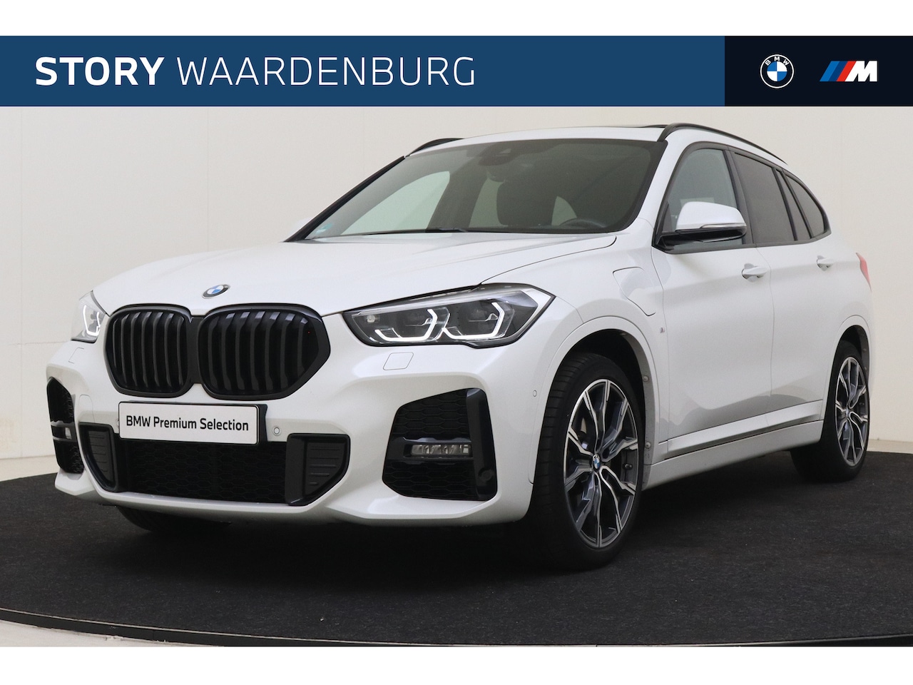 BMW X1 - xDrive25e High Executive M Sport Automaat / Panoramadak / Trekhaak / Sportstoelen / Head-U - AutoWereld.nl