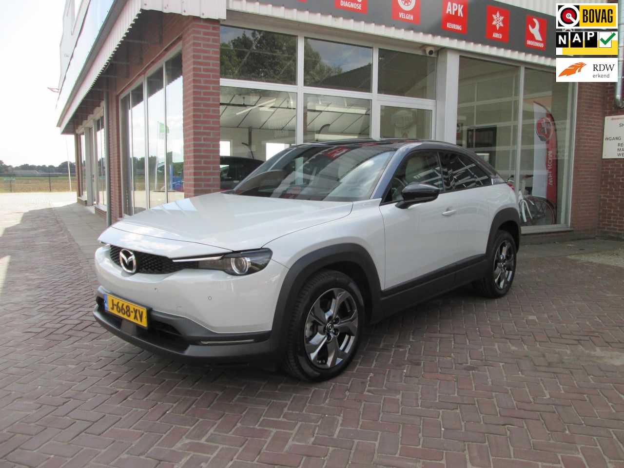 Mazda MX-30 - E-SkyActiv 145 Luxury 36 kWh - AutoWereld.nl