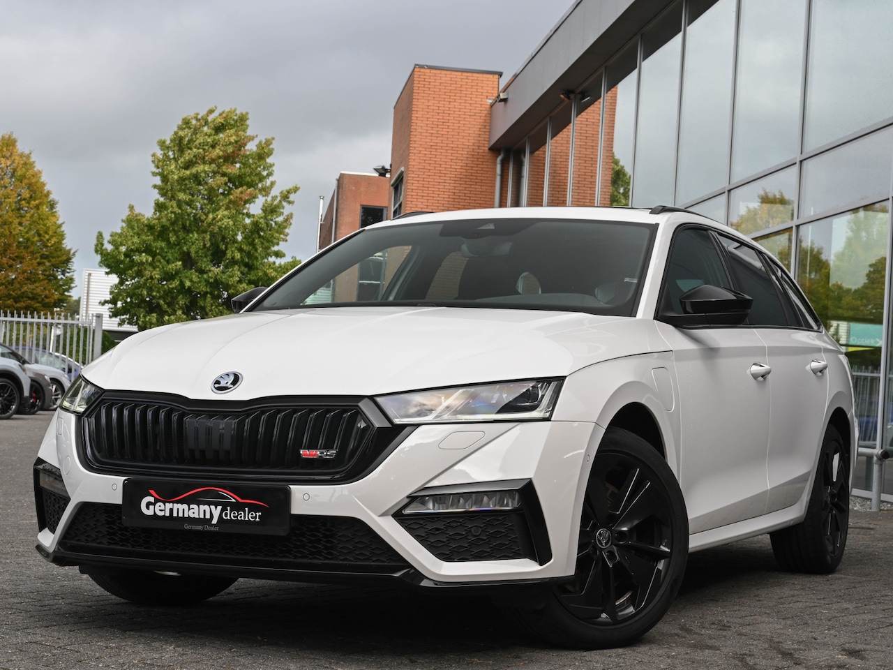 Skoda Octavia Combi - 1.4 TSI 245pk RS iV PHEV Business Pano Keyless Ambiente Verlichting Park Assist - AutoWereld.nl