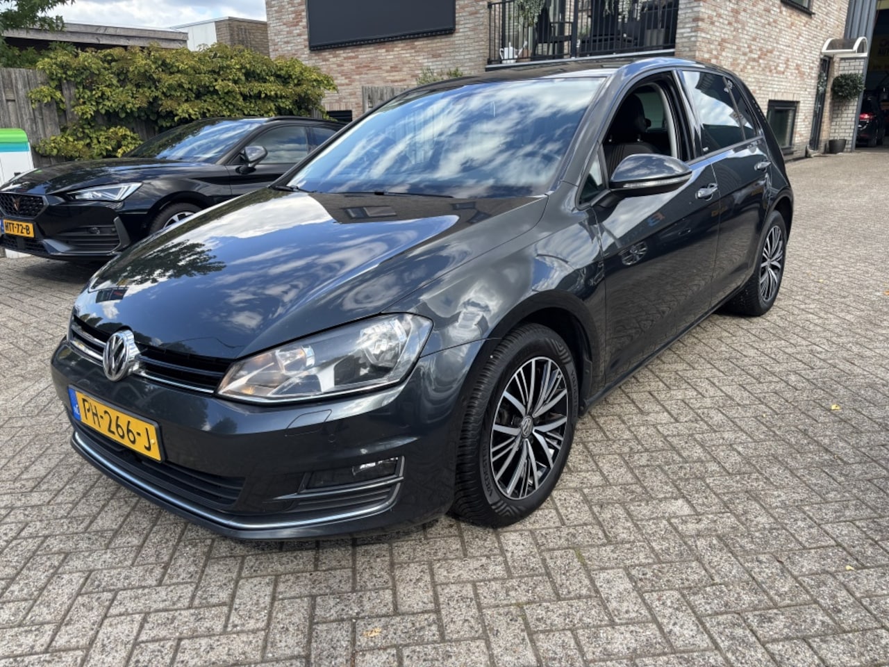 Volkswagen Golf - 1.6 TDI Comfortline Allstar trekhaak/multimedia - AutoWereld.nl