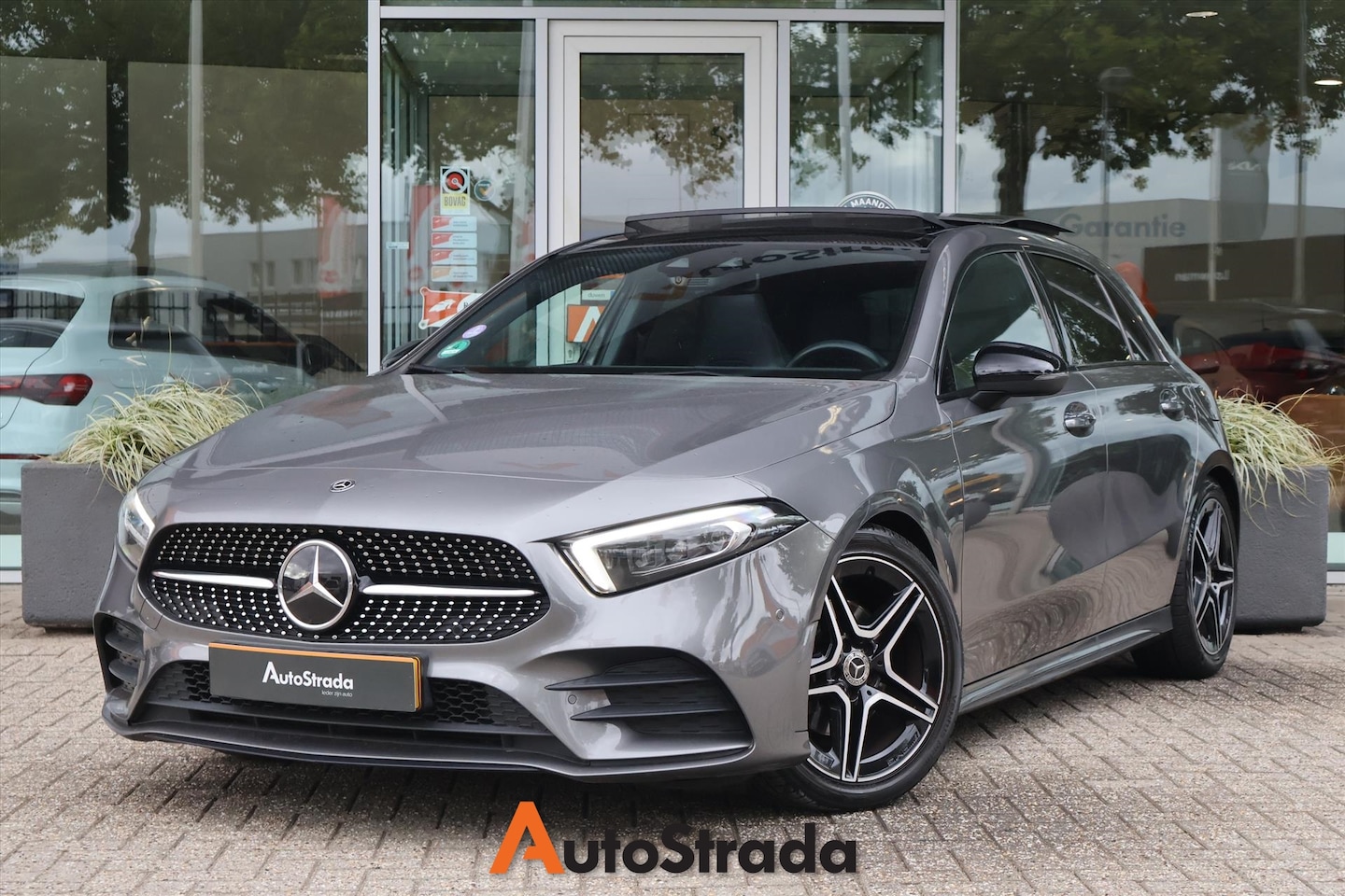 Mercedes-Benz A-klasse - A 180 AMG-Line 136pk | Multibeam | Pano | Sfeer | Memory | Camera | Climate | ACC | Navi | - AutoWereld.nl