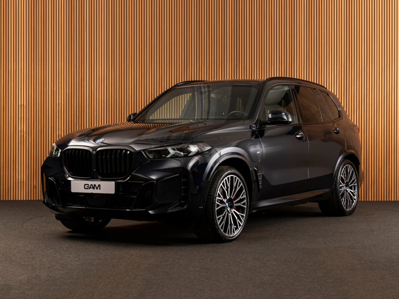 BMW X5 - xDrive50e M-SPORT PRO I MASSAGE I TOWB I 22" I CARBON I PANO - AutoWereld.nl