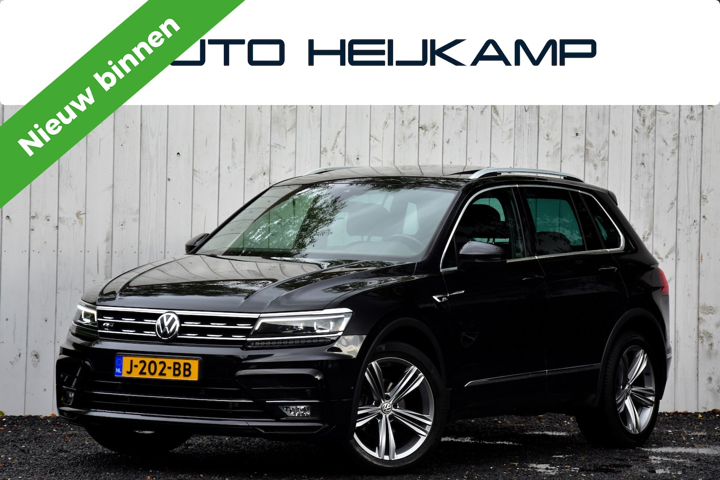 Volkswagen Tiguan - 1.5 TSI ACT Highline Business R | Pano-dak | Trekhaak | NL-Auto | - AutoWereld.nl