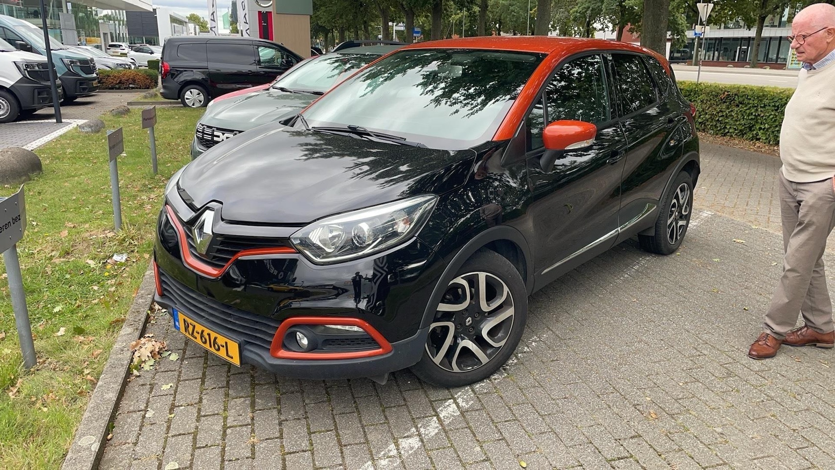 Renault Captur - 1.2 TCe Dynamique AUTOMAAT | STOELVERWARMING | SENSOREN | 17INCH LICHTMETAAL | - AutoWereld.nl
