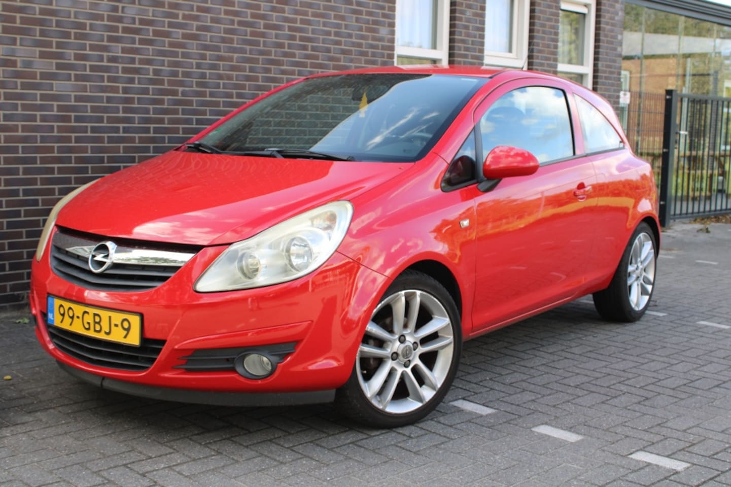 Opel Corsa - 1.2-16V-lage km stand-airco-cruise-trekh - AutoWereld.nl