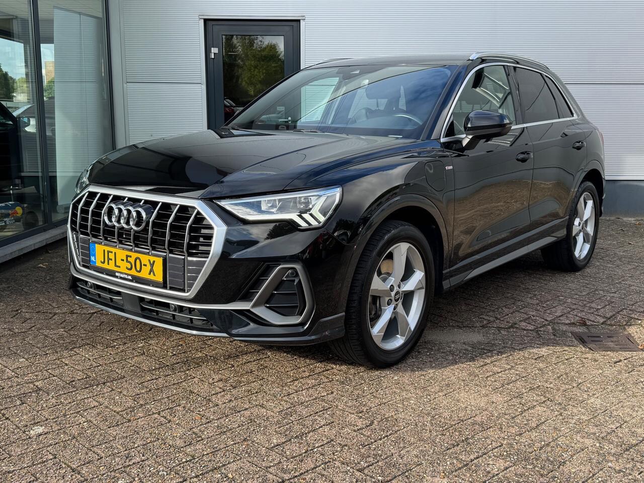 Audi Q3 - (F3B) 45 TFSI E | 2X S-LINE | DEALER OND. | 19 INCH - AutoWereld.nl
