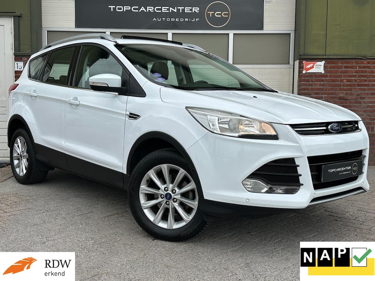 Ford Kuga - 1.5 Titanium/KEYL/CAMERA/TRERKH/NAVI/CRUISE/APK/NAP - AutoWereld.nl
