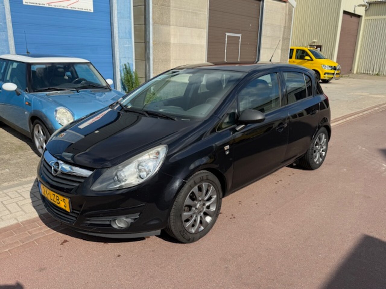 Opel Corsa - 1.2-16V '111' Edition bj. 2010 Airco koud nwe APK Leuke uitvoering met NAP en boekjes. APK - AutoWereld.nl