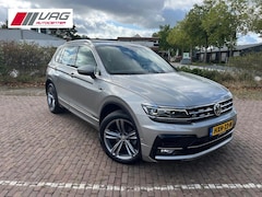 Volkswagen Tiguan - 1.5 TSI DSG R-Line / Trekhaak-Pano-Carplay-Stoelver