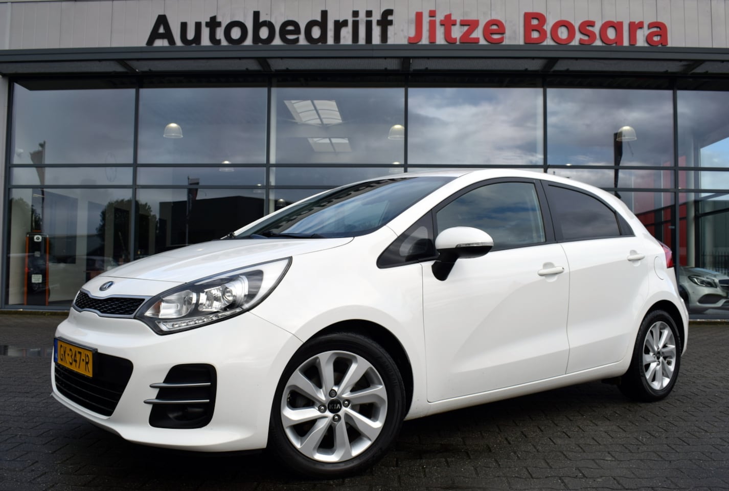 Kia Rio - 1.2 CVVT ExecutiveLine ECC | Full Map Navi | Telefonie | Camera | Stoelverwarming - AutoWereld.nl