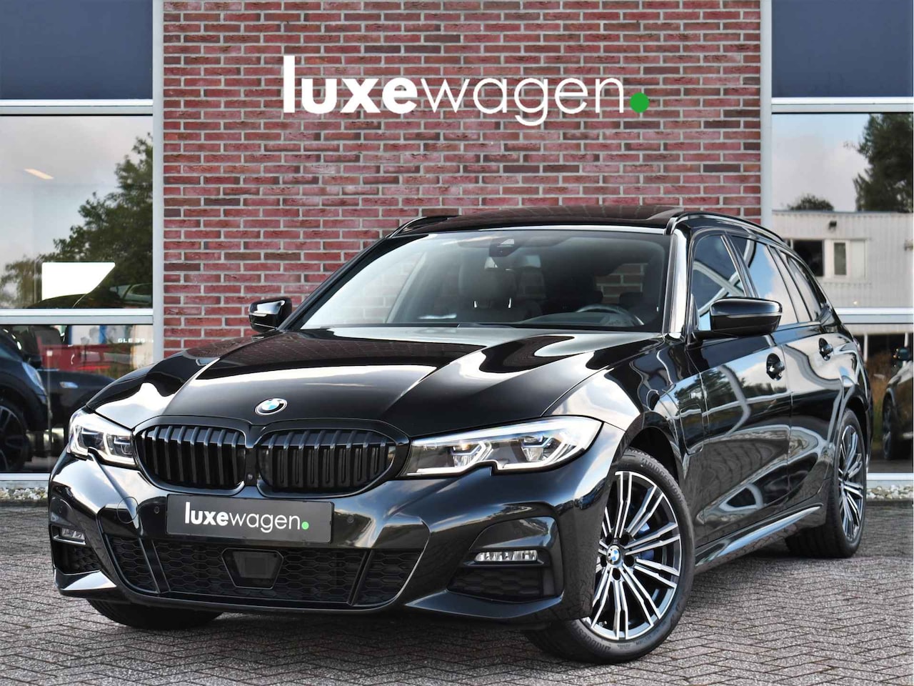 BMW 3-serie Touring - 330e M-Sport Pano HUD El-zetels laser-LED Camera - AutoWereld.nl