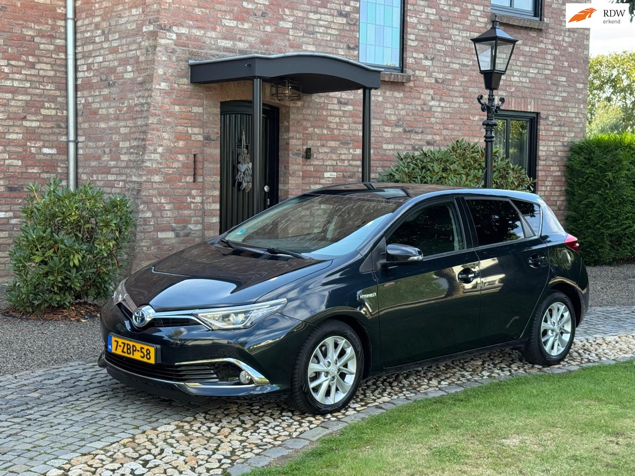 Toyota Auris - 1.8 Hybrid Panoramadak Navi Trekhaak - AutoWereld.nl