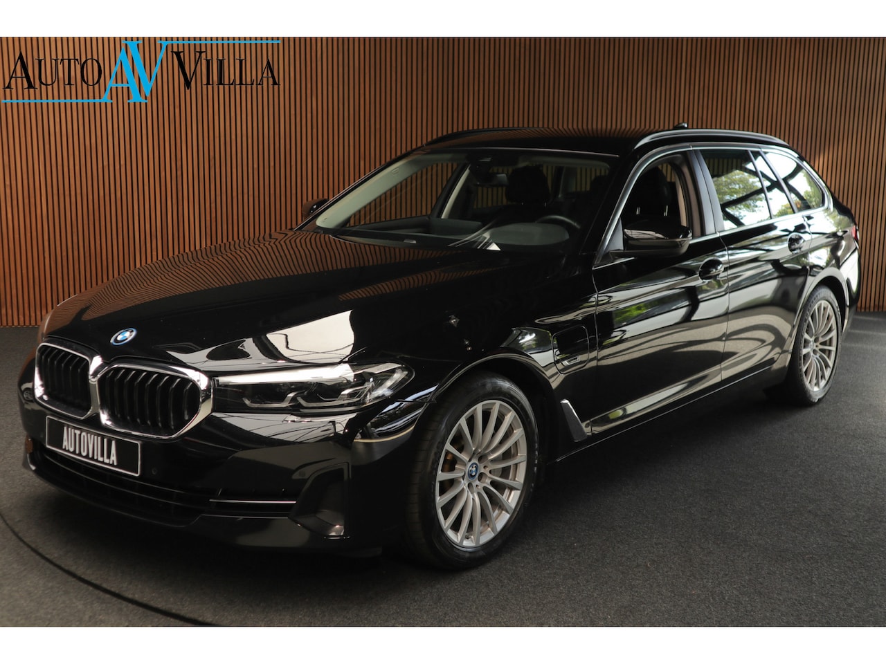BMW 5-serie Touring - 520e VERWARMDE VOORSTOELEN-ELEC STOELEN-DAB-VIRTUAL - AutoWereld.nl