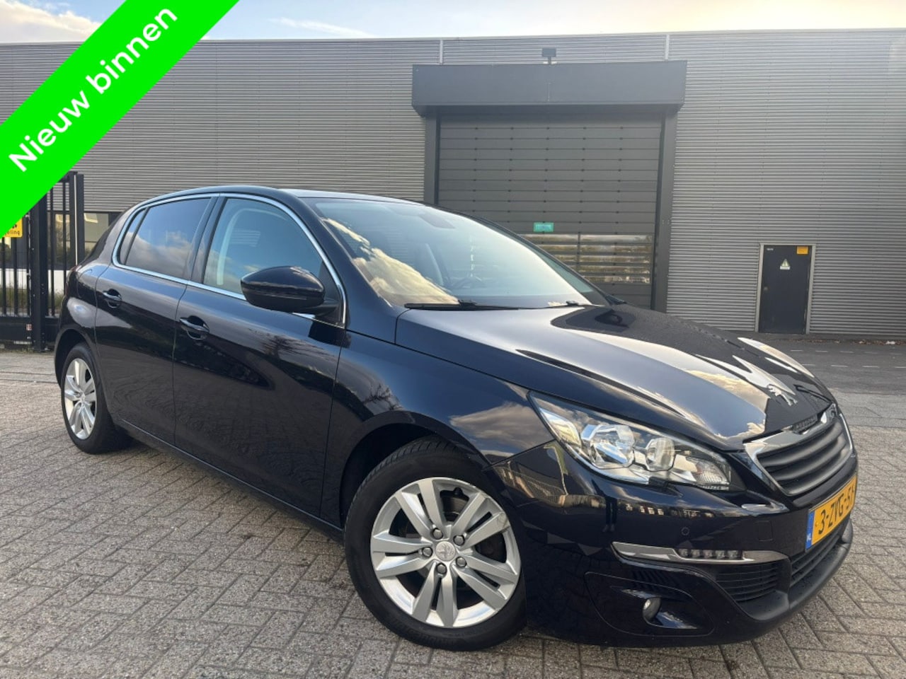 Peugeot 308 - 1.6 BlueHDi Parkeersensoren Panoramadak - AutoWereld.nl