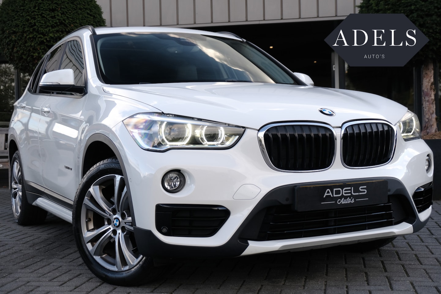 BMW X1 - sDrive18i High Executive Automaat Panodak Leder - AutoWereld.nl