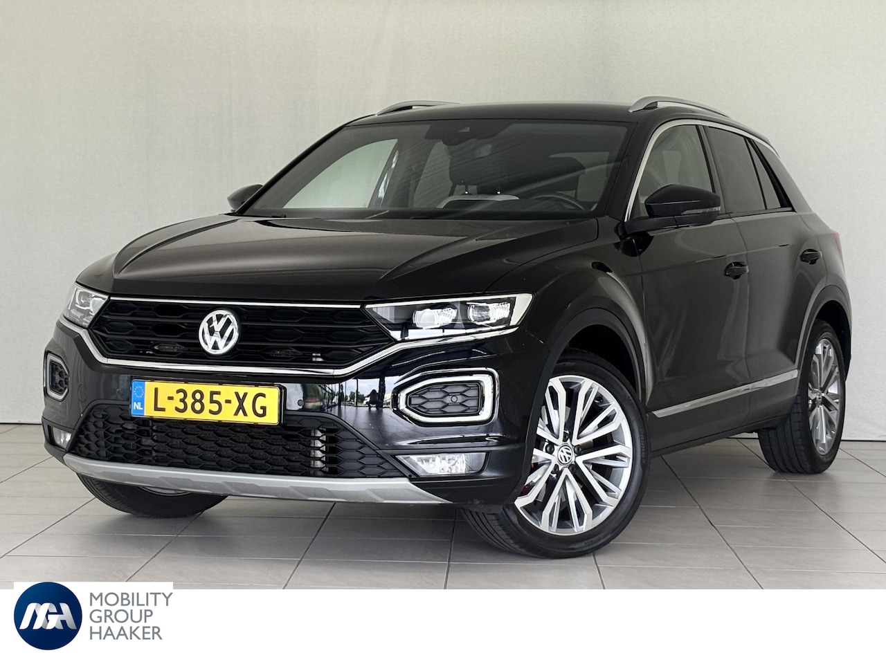 Volkswagen T-Roc - 2.0 TSI 4Motion Sport | Trekhaak | Automaat | Stoelverwarming | Goed Onderhouden - AutoWereld.nl