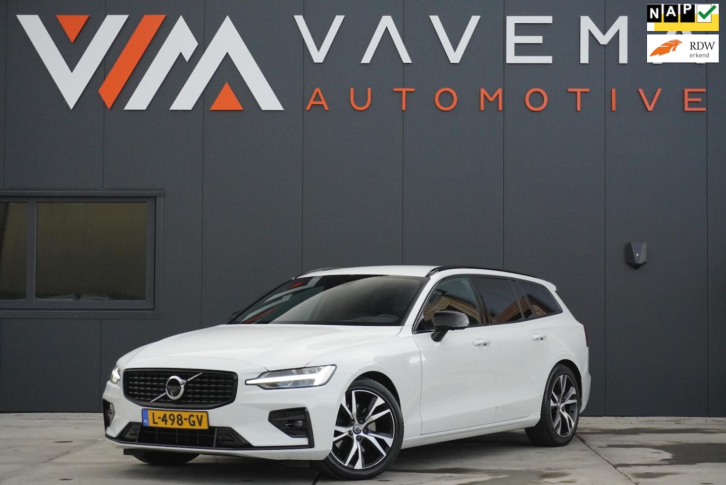 Volvo V60 - 2.0 B3 R-Design MHEV 2021 Automaat Memory Carplay Navi Stoel verwarming Standkachel Xenon - AutoWereld.nl