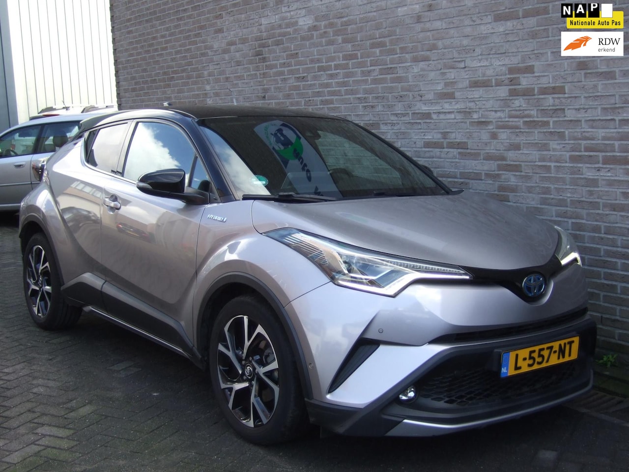 Toyota C-HR - 1.8 Hybrid Executive - Stoelverwarming - Navigatie - - AutoWereld.nl