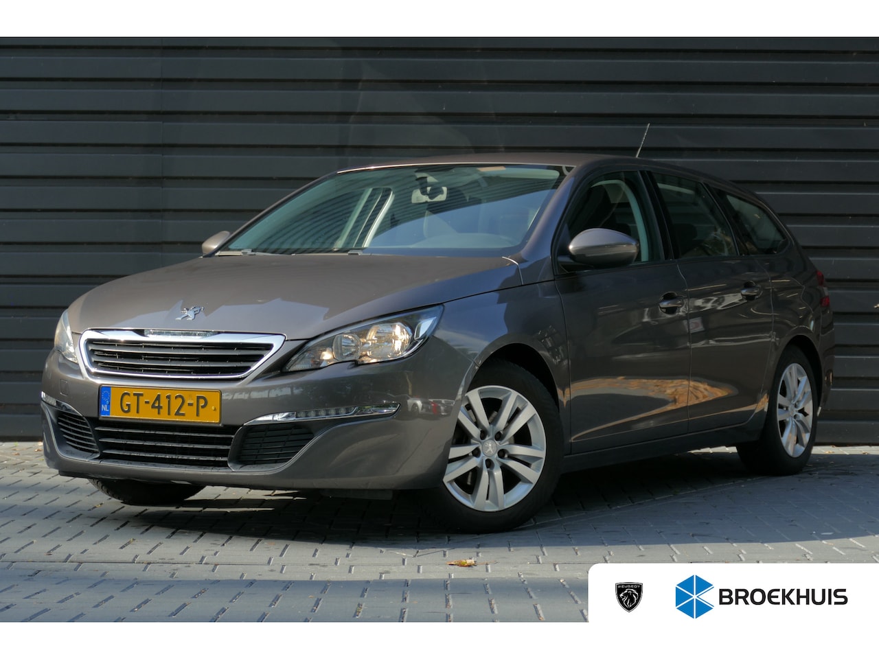 Peugeot 308 SW - 1.2 PURETECH 110PK BLUE LEASE / NAVI / AIRCO / LED / PDC / TREKHAAK / BLUETOOTH / CRUISECO - AutoWereld.nl