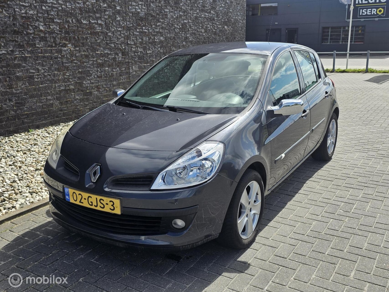 Renault Clio - 1.2-16V Authentique - Airconditioning - Isofix - AutoWereld.nl