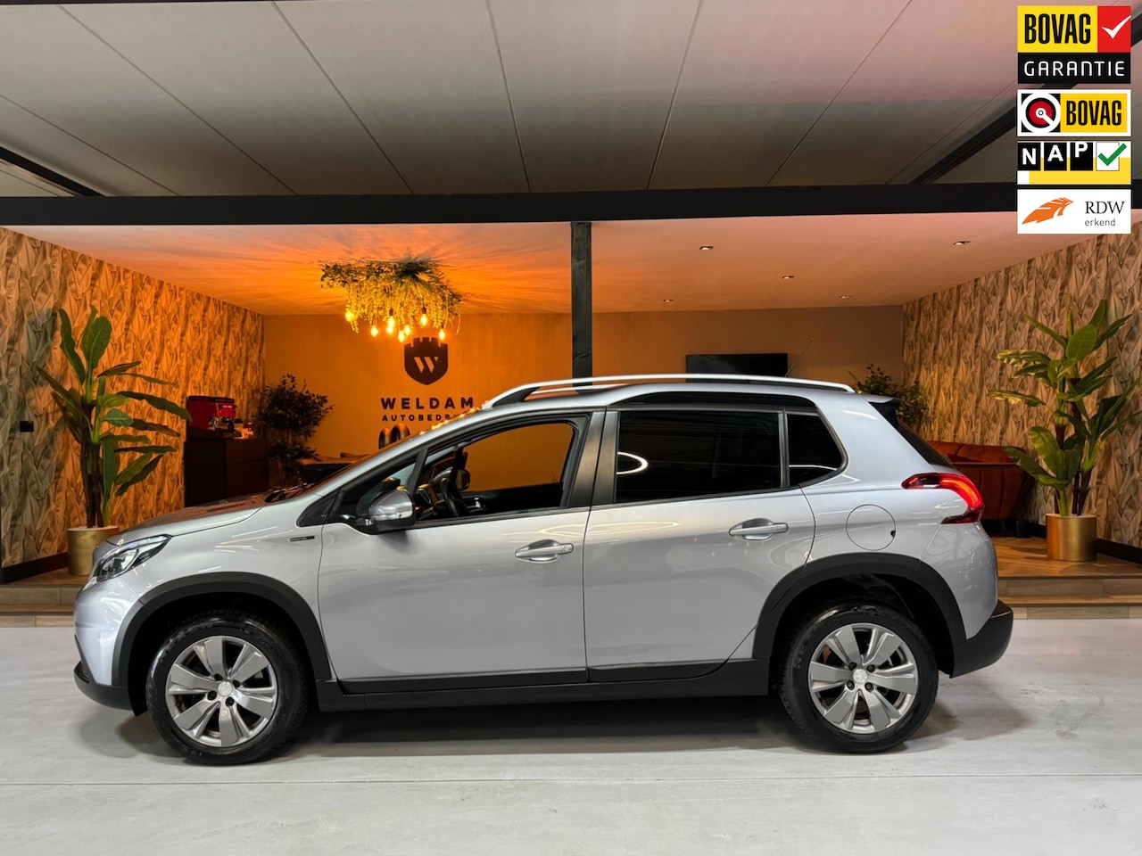 Peugeot 2008 - 1.2 PureTech Signature Garantie CarPlay StoelVW Parkeersensoren Cruise Navi Led Rijklaar - AutoWereld.nl