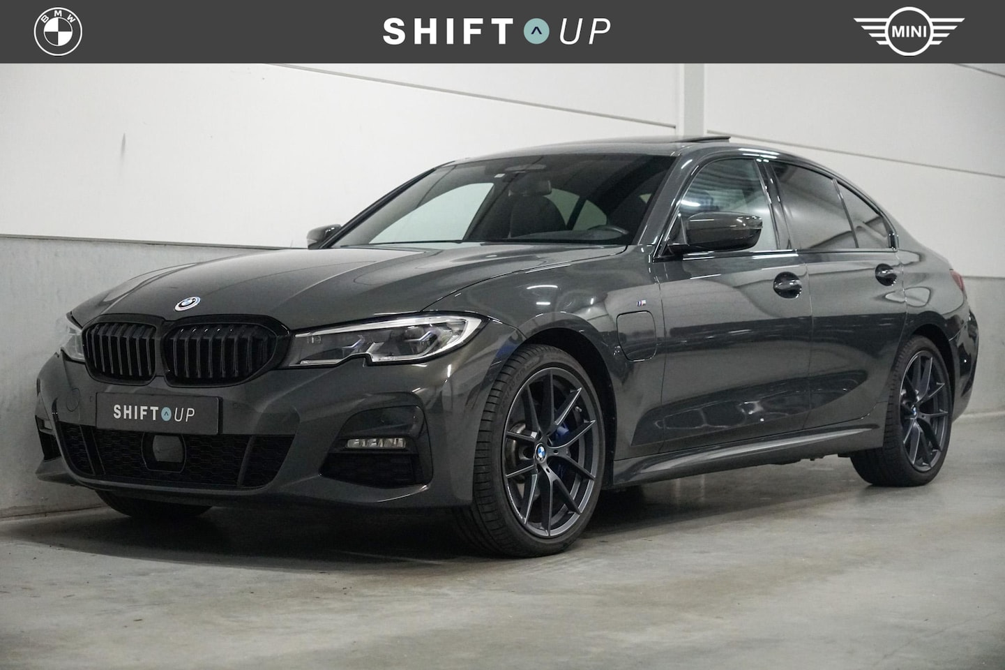 BMW 3-serie - 330e M-Sport | Schuifdak | Harman Kardon | Laser | M-Performance - AutoWereld.nl