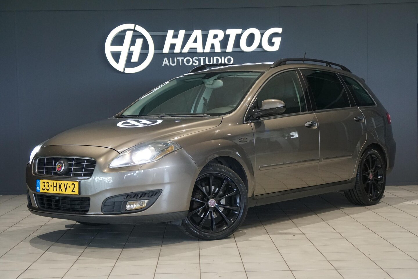 Fiat Croma - 2.2 16V Corporate Premium + AUT. / CAMERA / TREKHAAK / LEDER / XENON - AutoWereld.nl