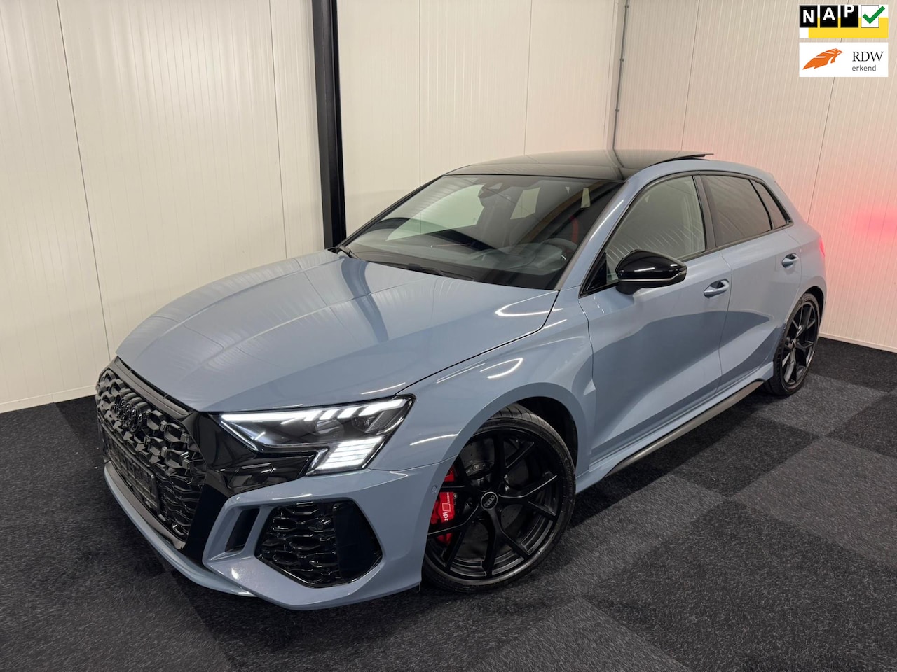 Audi RS3 - Sportback 2.5 TFSI QUATTRO 2024 400PK NIEUWSTAAT/GARANTIE/KEMORA/KERAMISCH/PANO/MASSAGE/HU - AutoWereld.nl