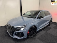 Audi RS3 - Sportback 2.5 TFSI QUATTRO 2024 400PK NIEUWSTAAT/GARANTIE/KEMORA/KERAMISCH/PANO/MASSAGE/HU