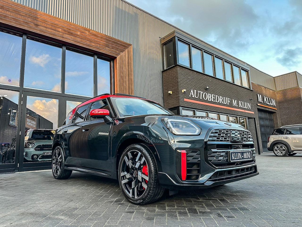 MINI Countryman - Mini 2.0 JCW ALL4 John Cooper Works XL F1 aut 300pk Legend Grey/trekhaak/vol - AutoWereld.nl